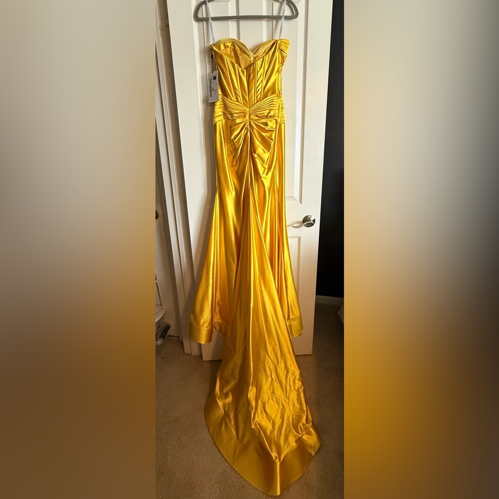 SHERRI HILL RARE Golden Yellow Satin Gown Size 4, New With Tags!
